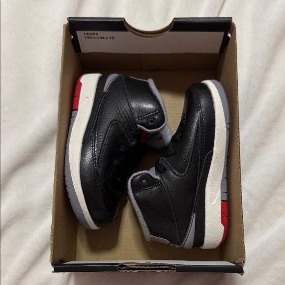 NWT Nike Toddler Jordan 2 Retro Sneakers - Picture 4 of 5